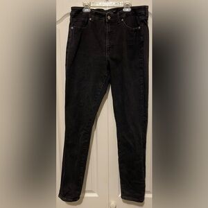 Banana Republic size 32/14 Curvy Skinny fit black jeans.